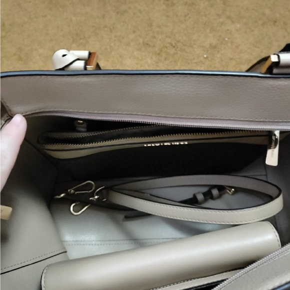 Michael Kors purse with matching wallet - Picture 8 of 13